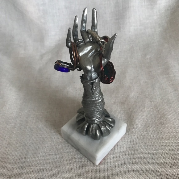 Jewelry Ring Holder - Theatrical Arm - Picture 8 of 8